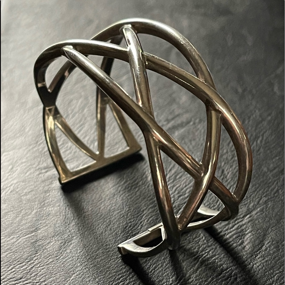 Tiffany & Co. Sterling Celtic Knot Cuff Bracelet, Rare and Retired - Picture 4 of 6